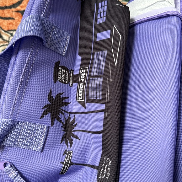 TRADER JOES LIMITED EDITION LUNCH BAG Pink and Purple Travel Organizers SOFT - Picture 4 of 7